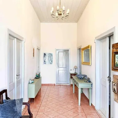 Xanthippe Villa Vámos